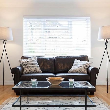 3 Bed House/Garden/Wi-Fi/Parking/Central Location Βίλα Γκίλντφορντ Εξωτερικό φωτογραφία