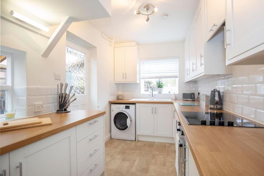 3 Bed House/Garden/Wi-Fi/Parking/Central Location Βίλα Γκίλντφορντ Εξωτερικό φωτογραφία