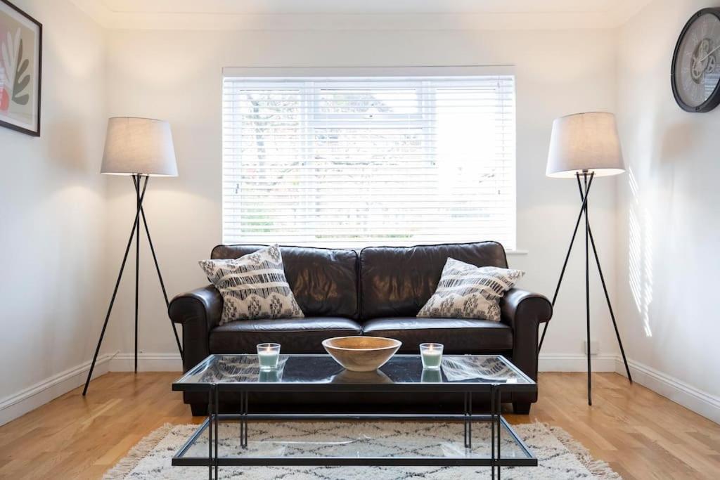 3 Bed House/Garden/Wi-Fi/Parking/Central Location Βίλα Γκίλντφορντ Εξωτερικό φωτογραφία