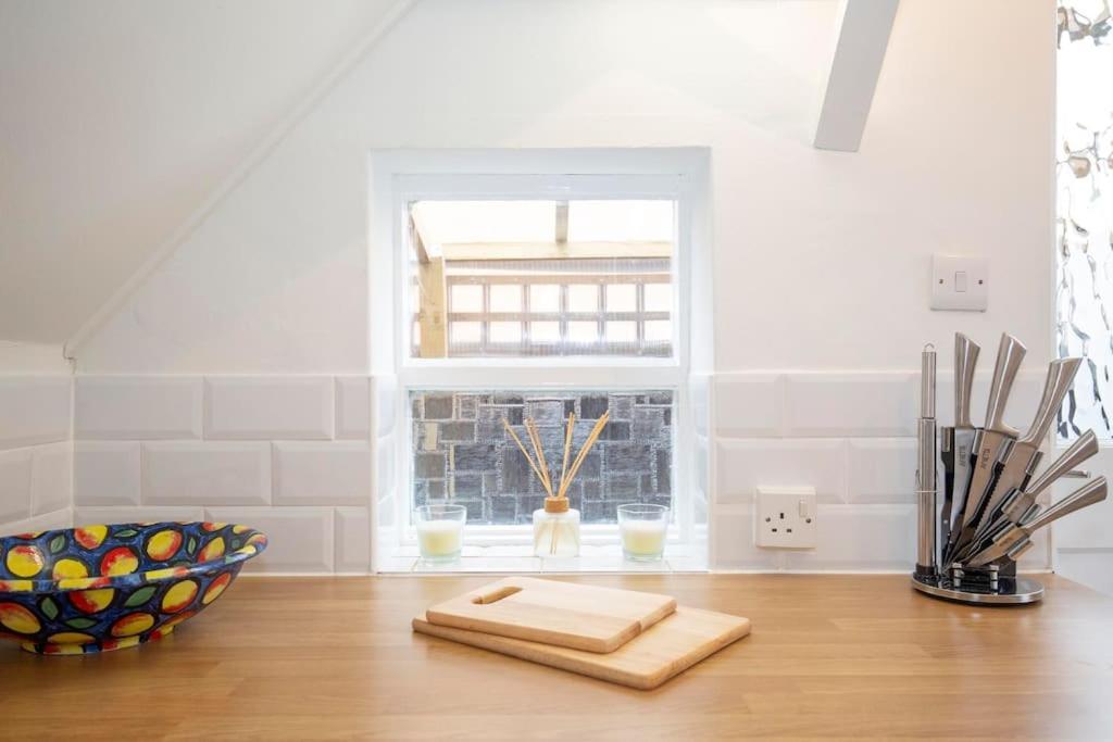 3 Bed House/Garden/Wi-Fi/Parking/Central Location Βίλα Γκίλντφορντ Εξωτερικό φωτογραφία