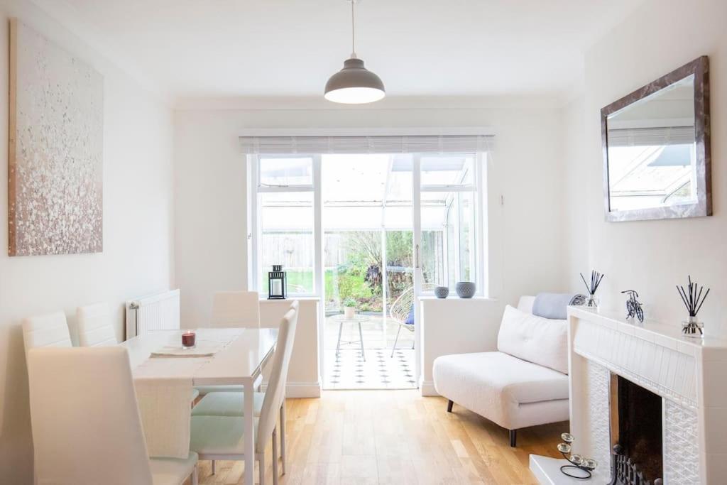 3 Bed House/Garden/Wi-Fi/Parking/Central Location Βίλα Γκίλντφορντ Εξωτερικό φωτογραφία