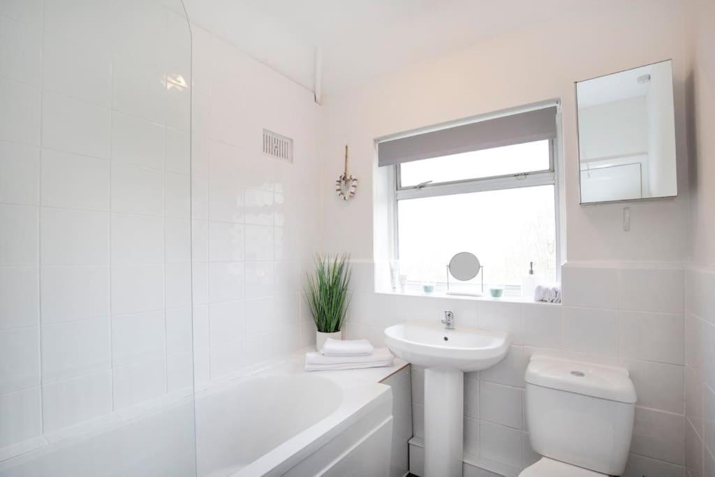 3 Bed House/Garden/Wi-Fi/Parking/Central Location Βίλα Γκίλντφορντ Εξωτερικό φωτογραφία