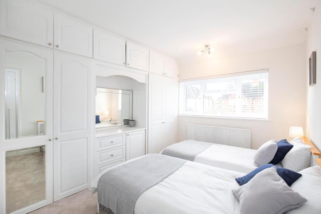 3 Bed House/Garden/Wi-Fi/Parking/Central Location Βίλα Γκίλντφορντ Εξωτερικό φωτογραφία